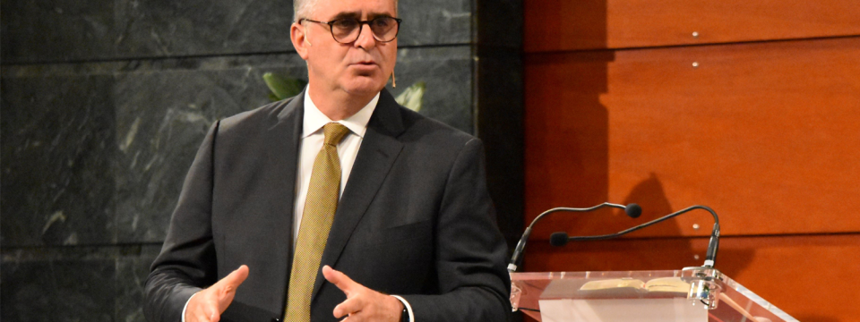 General Conference secretary Erton Köhler addresses church members who gathered at the Emaus and Ebenezer Seventh-day Adventist Church in Madrid, Spain, May 22. [Photo: Marcos Paseggi, Adventist Review]
