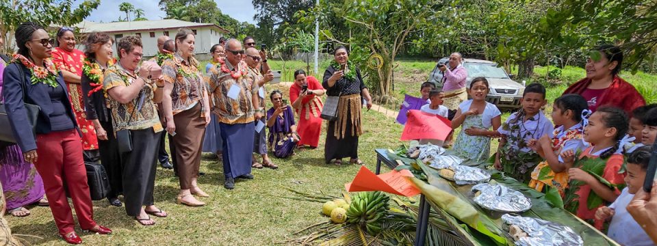 Students demonstrate healthy food choices for the visiting delegation of South Pacific government officials. [Photo: Adventist Record]