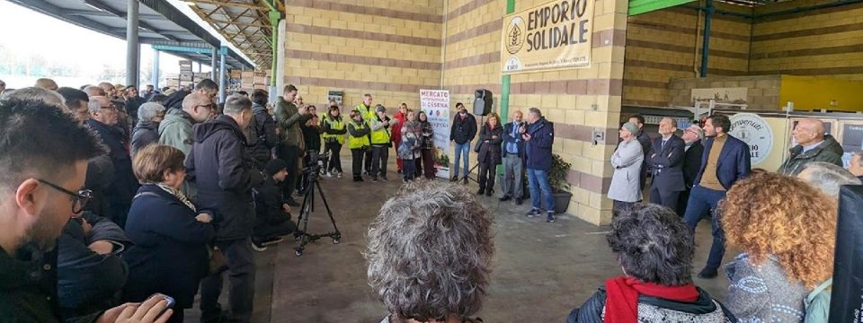 Inauguration ceremony of the new market for families in need in Cesena, Emilia-Romagna, Italy. ADRA Italia is one of the sponsoring organizations behind the initiative. [Photo: ADRA Italia]