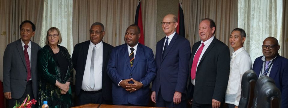 General Conference president Ted N. C. Wilson (fourth from the right) meets Papua New Guinea Prime Minister James Marape (to Wilson’s right) in Port Moresby on April 25. [Photo: Adventist Record]