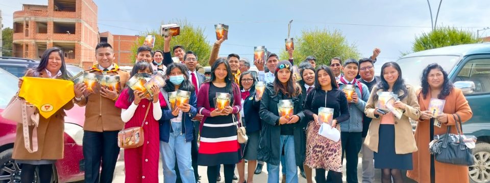 Members of the Viacha Seventh-day Adventist Church in Bolivia take to the streets to deliver missionary books. (Photo: Viacha Church Communication Department)