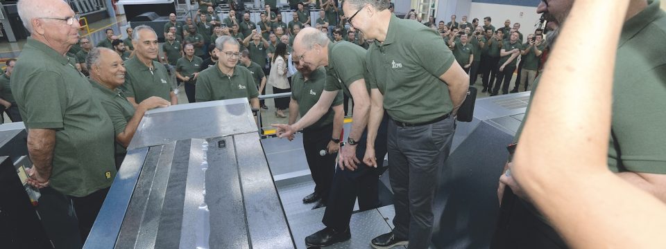 In a symbolic act, General Conference president Ted Wilson turns on the new Brazil Publishing House press, launching the print of the last 100,000 copies of Ellen G. White’s The Great Controversy that will be delivered in 2024. [Photo: William de Moraes]