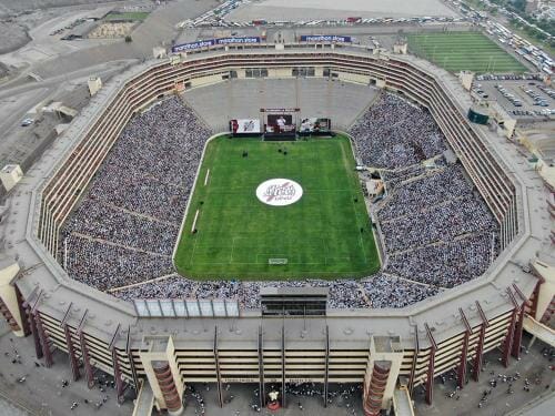 Adventist-Peru-stadium (1)