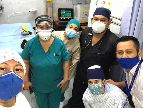xsoutheast-hospital-medical-staff-selfie.jpg.pagespeed.ic.N7vVLaAVEO